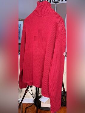 Beautiful Victorinox Red Turtleneck Crewneck
Knit Sweater